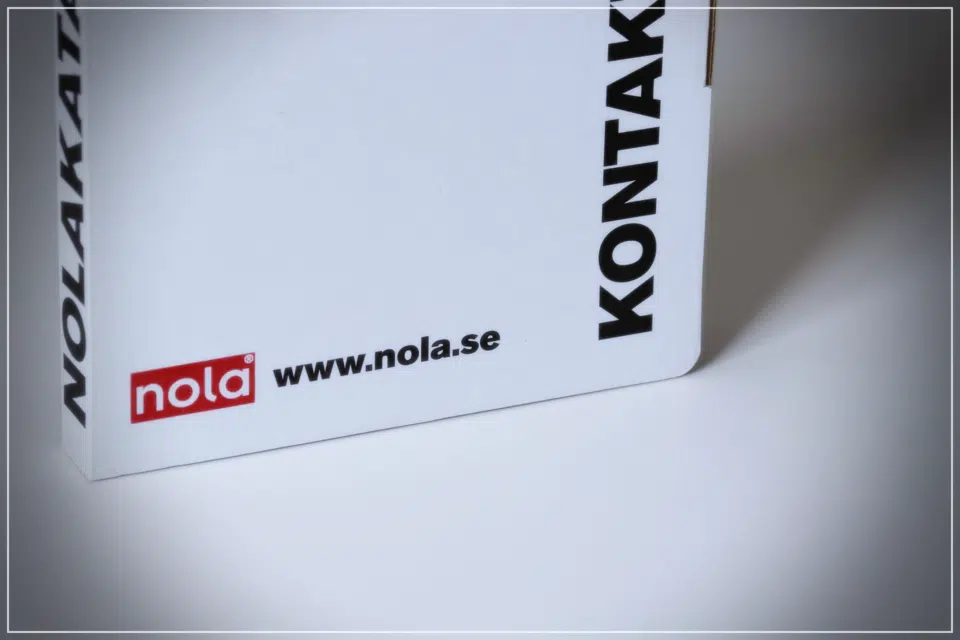 Nola — materiały drukowane — ujęcie 3