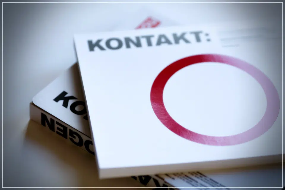 Nola — materiały drukowane — ujęcie 9